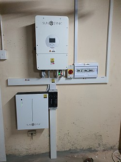 8kw 1pH  Inverter With 5Kwh Sunsynk Lithium Battery Tokai